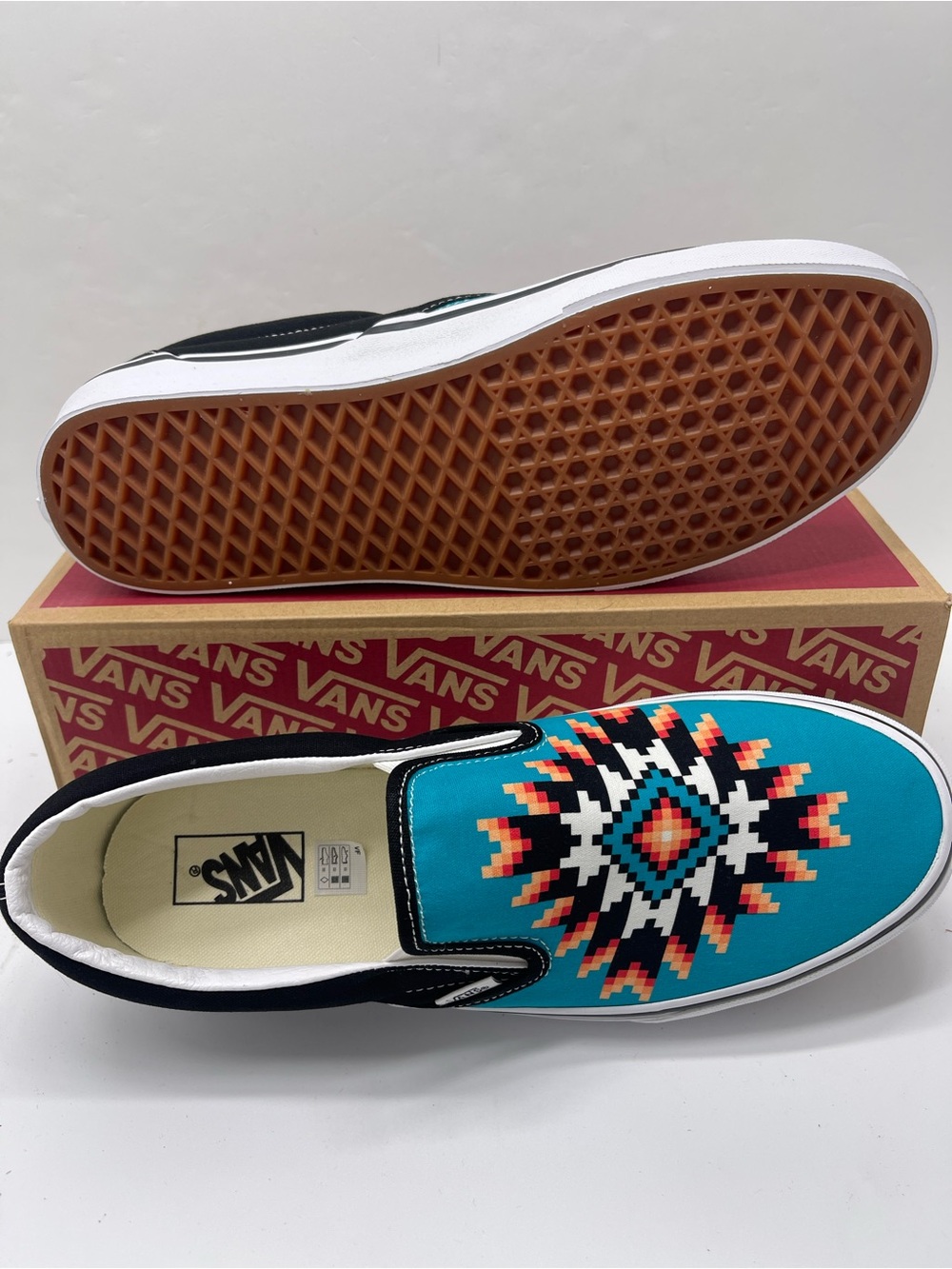Vans Men’s Classic Slip-On Desert Vibes Teal Blue/True White
Sneakers Aztec - Picture 4 of 16